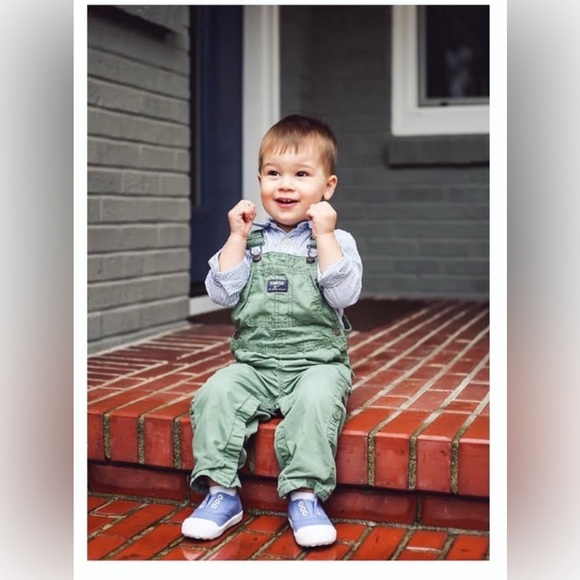NWOT 2 piece set Oshkosh Overalls + Button Down bodysuit shirt, 18 mo, MSRP $70 - Picture 12 of 15